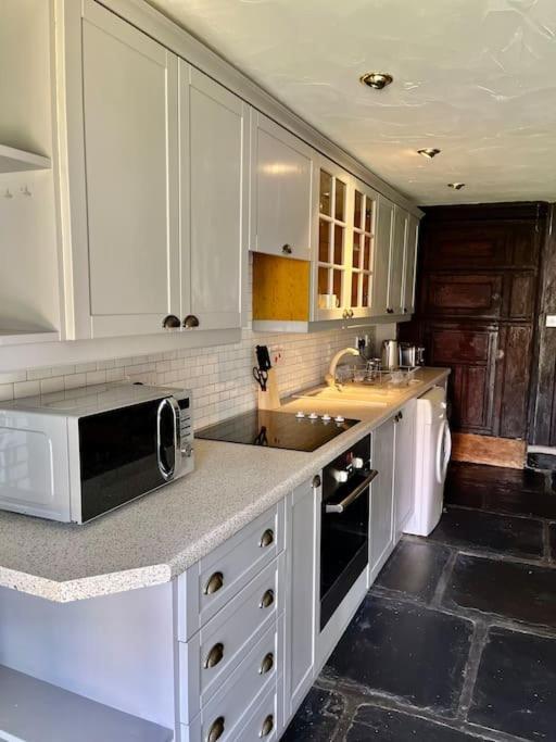 The Old Post Office, Cosy Grade II Listed 2 Bed Apartment Windermere Bagian luar foto